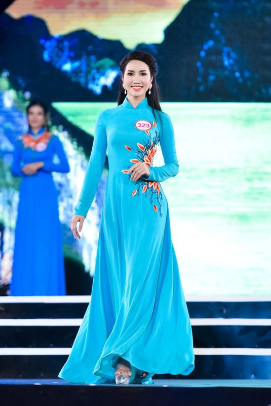 Me man ngam thi sinh Hoa hau Viet Nam dien ao dai-Hinh-14